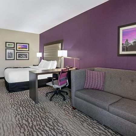 Отель La Quinta By Wyndham College Station South Экстерьер фото