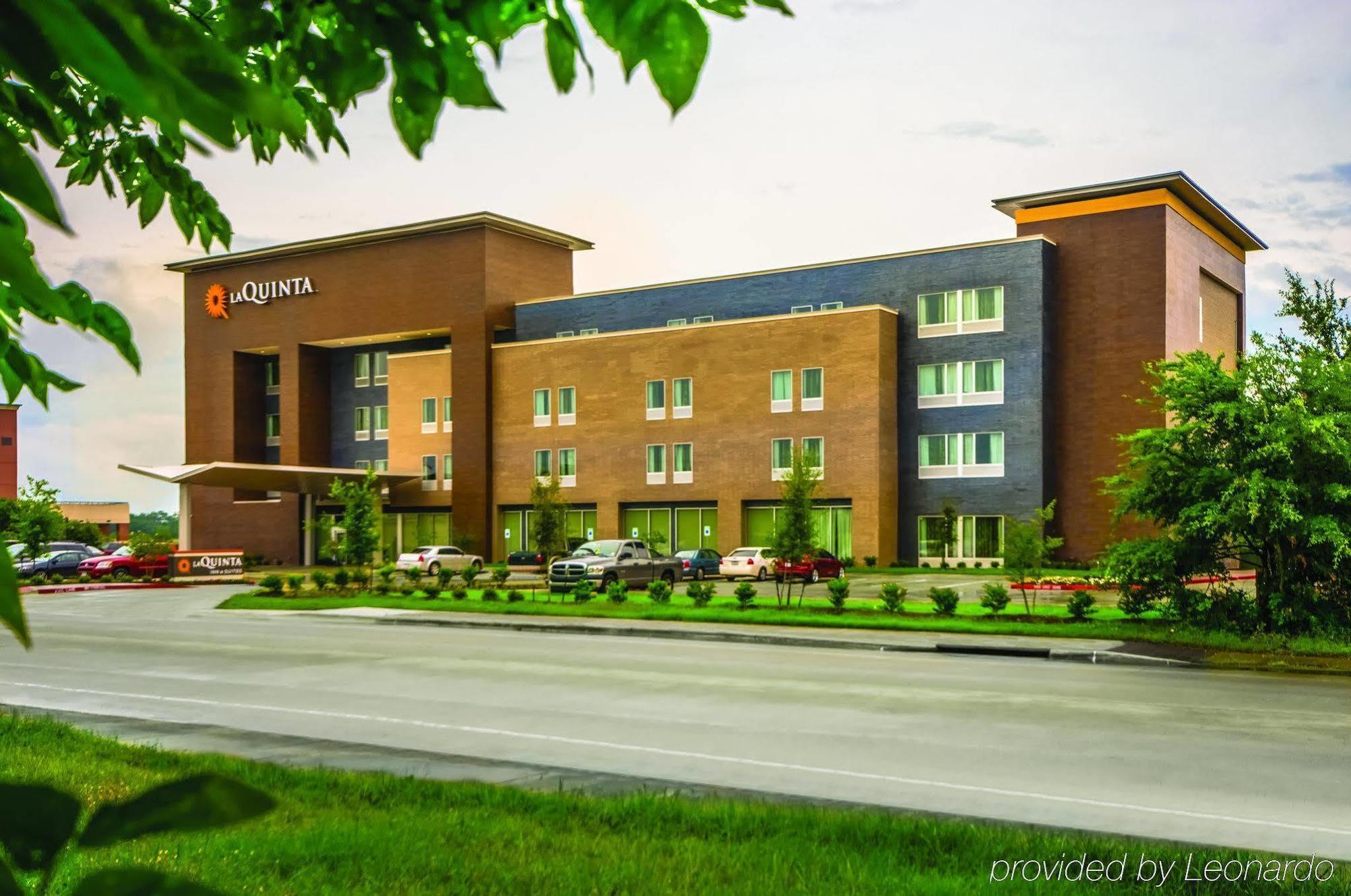 Отель La Quinta By Wyndham College Station South Экстерьер фото