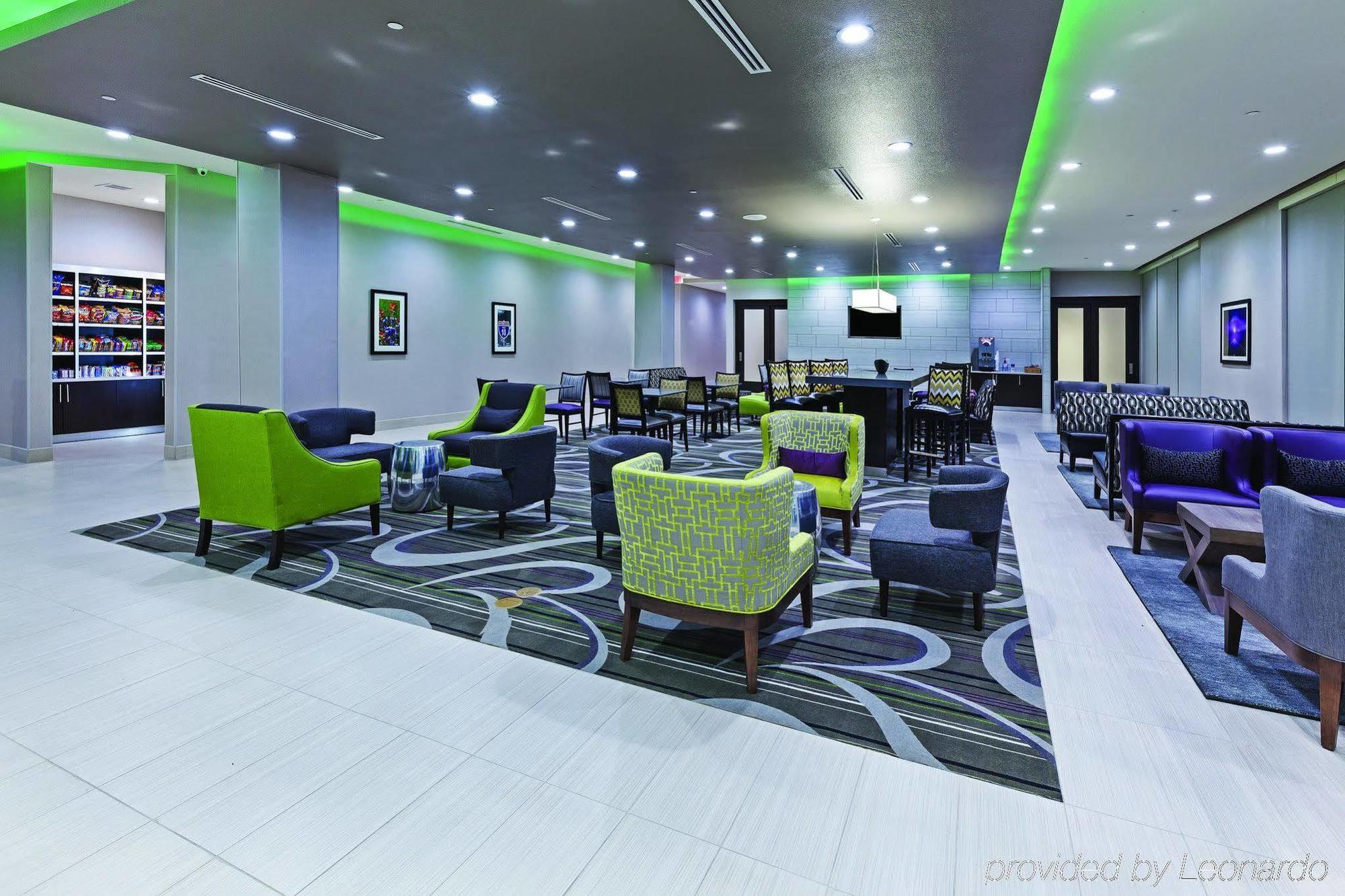 Отель La Quinta By Wyndham College Station South Экстерьер фото