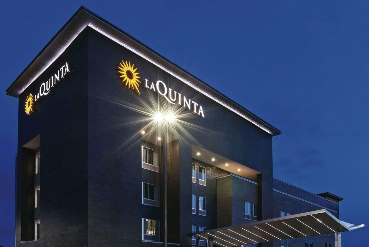 Отель La Quinta By Wyndham College Station South Экстерьер фото
