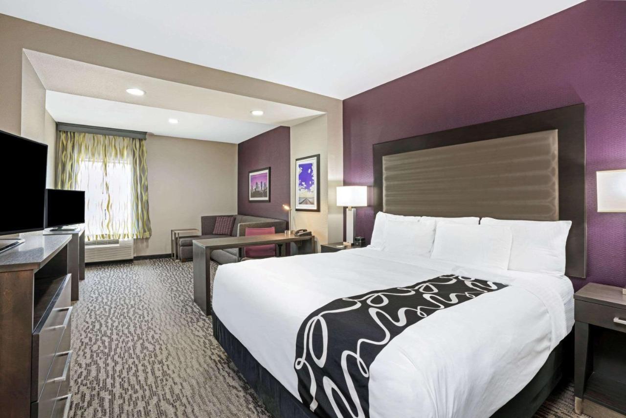 Отель La Quinta By Wyndham College Station South Экстерьер фото